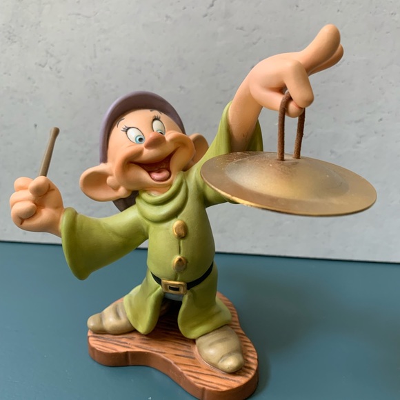 WDCC Snow White and The Seven Dwarfs - Picture 5 of 15